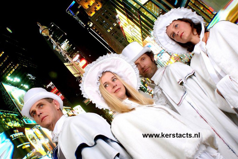 Dickens in white Christmas Carol, Dickenskoortje, Dickenskoor, Dickensladies, thema feest, kerstfeest organiseren, Charles Dickensladies, Charles Dickenskoor, Dickensmuziek, kerstacts, kerstact, kerstkoor, kerstmuziek, kerstmuzikanten, Charles Dickens, Dickensladies een enthousiast en veelzijdig kerstkoor bedoeld als Charles Dickens Entertainment, thema feest, muzikanten, kerstmuziek, kerstmuzikanten, winterentertainment, kerstentertainment, zang, zangers, zangeressen, artiesten boeken artiestenbureau, Govers Evenementen