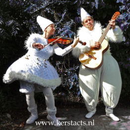 witgoed, kerst en winterentertainment, winters wit, kerstmuziek, muziekduo, muzikanten Kerstmuzikanten, wit thema, thema feest, White Christmas, winkelcentrum, artiesten, Govers Evenementen