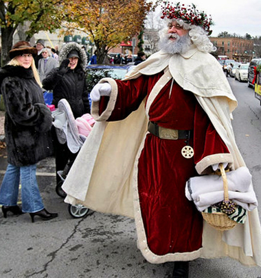 Santa's Delivery, Kerstattenties, Kerstpakketten bezorgen, Muzikale Kerstaubade, Kerstartiest, Kersttijd, Kerstman, Kerstelf, Dickenscrooner, Kerstengel, Kerstlied, Kerstliedjes, 