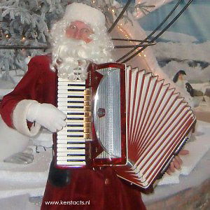 Santa's Delivery, Kerstattenties, Kerstpakketten bezorgen, Muzikale Kerstaubade, Kerstartiest, Kersttijd, Kerstman, Kerstelf, Dickenscrooner, Kerstengel, Kerstlied, Kerstliedjes, Kerst artiest, kerstartiest, kerstmuzikanten, kerst muzikanten, kerstmuziek, kerst muziek, kerstshow, kerst show, kerstentertainment, kerst entertainment, kerst, kerst acts, kerst act, kerstacts, kerstact, kerst en winter muziek, kerst en winter artiesten, kerst en winter entertainment, kerstthema, thema kerst, kerstmuziek, kerstmuzikanten, bandje, kerstentertainment, kerstartiesten boeken, muzikanten boeken, kerstkoor, themafeest, winterentertainment, wintermuziek, muziektrio, muziekduo, kerstzanger, kerstact, kerst repertoire, kersttijd, akoestiche muziek, mobiele muziek, winterfeest, nieuwjaarsfeest, stijlvolle muziek, muzikaal entertainment, kerstmis, kerstdiner, kerstborrel, kerstviering, kerstmarkt, kerstman muziek, white Christmas, Govers Evenementen, Zingende Kerstman- kerst muzikant . Deze allround accordeonist-zanger heeft een breed repertoire aan kerstliedjes, categorie Zingende kerstman - kerstmuzikanten, www.kerstacts.nl