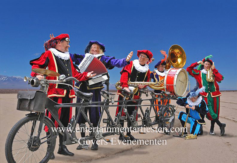 zwarte pietenorkest, zwarte piet, veegpiet, veeg pieten, kerst show, kerstentertainment, kerst entertainment, kerst, kerst acts, kerst act, kerstacts, kerstact, kerst en winter muziek, kerst en winter artiesten, kerst en winter entertainment, kerstthema, thema kerst, Sint en Piet muzikanten, muziek, het Veeg- en Roetpieten op de fiets-orkest, Govers Evenementen, www.kerstacts.nl